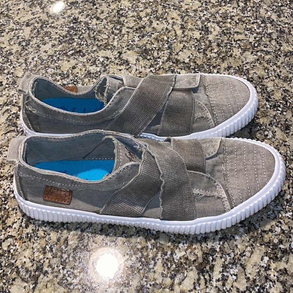 Blowfish Sneakers size *FITS LIKE A 9* - Picture 2 of 6